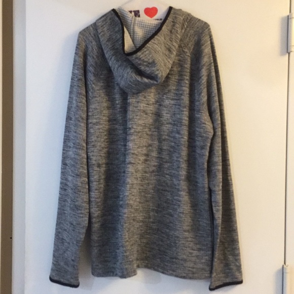 Old navy hooded active shirt - Picture 4 of 5